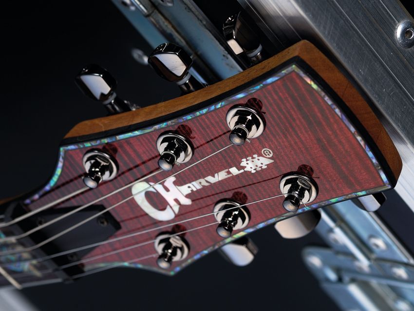 The DC-1 ST's through-neck construction offers seriously fat tone.