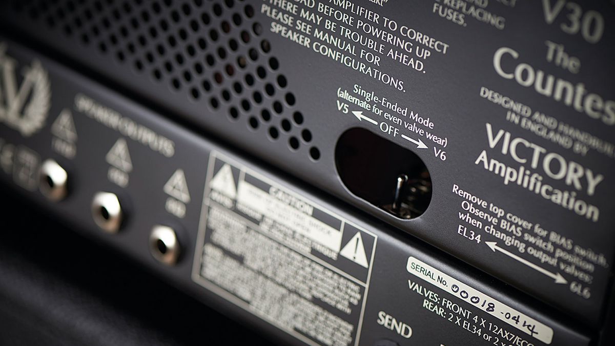 The two-way single-ended mode switch drops the power to either nine or two watts