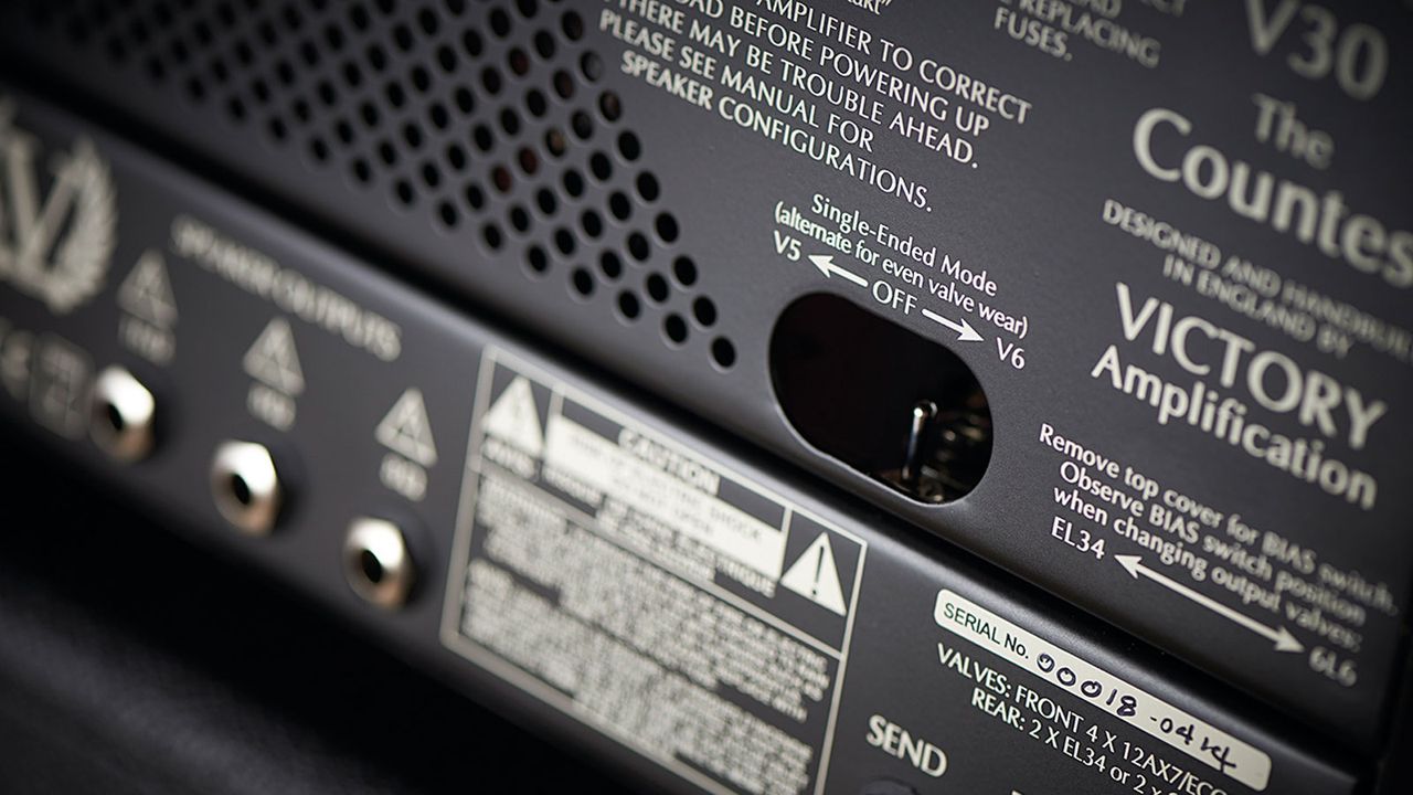 The two-way single-ended mode switch drops the power to either nine or two watts