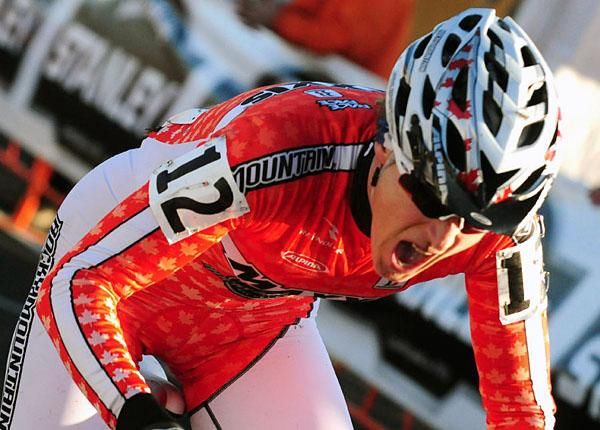 Alison Sydor (Team Maxxis-Rocky Mountain) finishing off a remarkable performance.