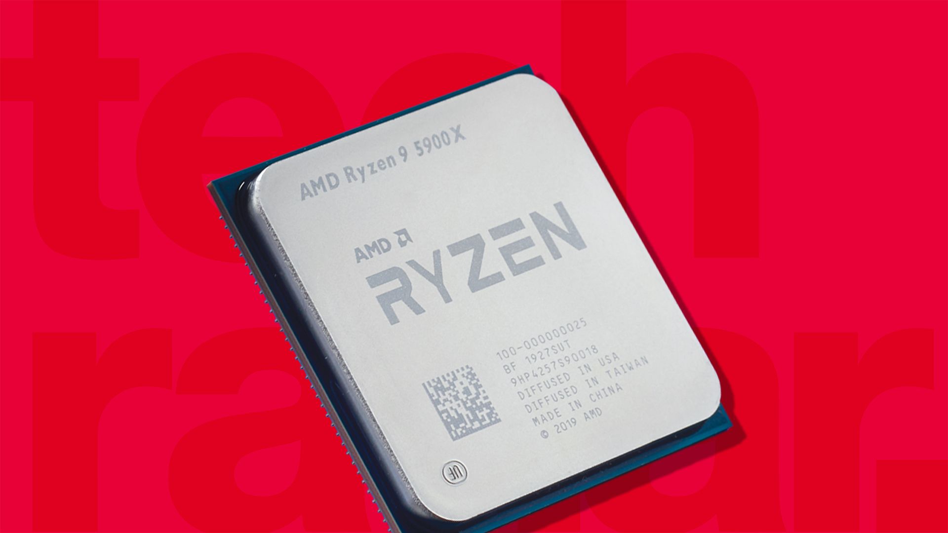 白い背景に AMD Ryzen 7 5700G APU の小売ボックス。