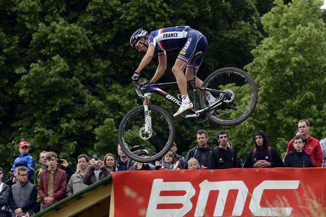 Julien Absalon (France) leads the race