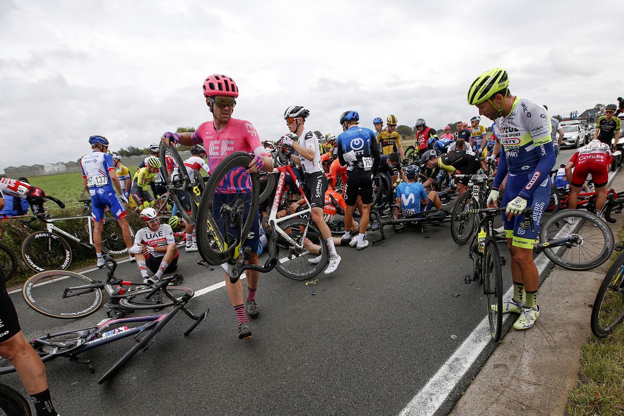 BinckBank Tour 2020 - 16th Edition - 1st stage Blankenberge - Ardooie 132,1 km - 29/09/2020 - Crash - Injury - photo Dion Kerckhoffs/CV/BettiniPhoto&Acirc;&not;&Acirc;&copy;2020