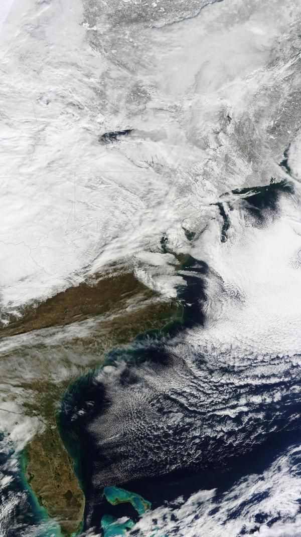 northeast-snow-storm-satellite-view-110128-02