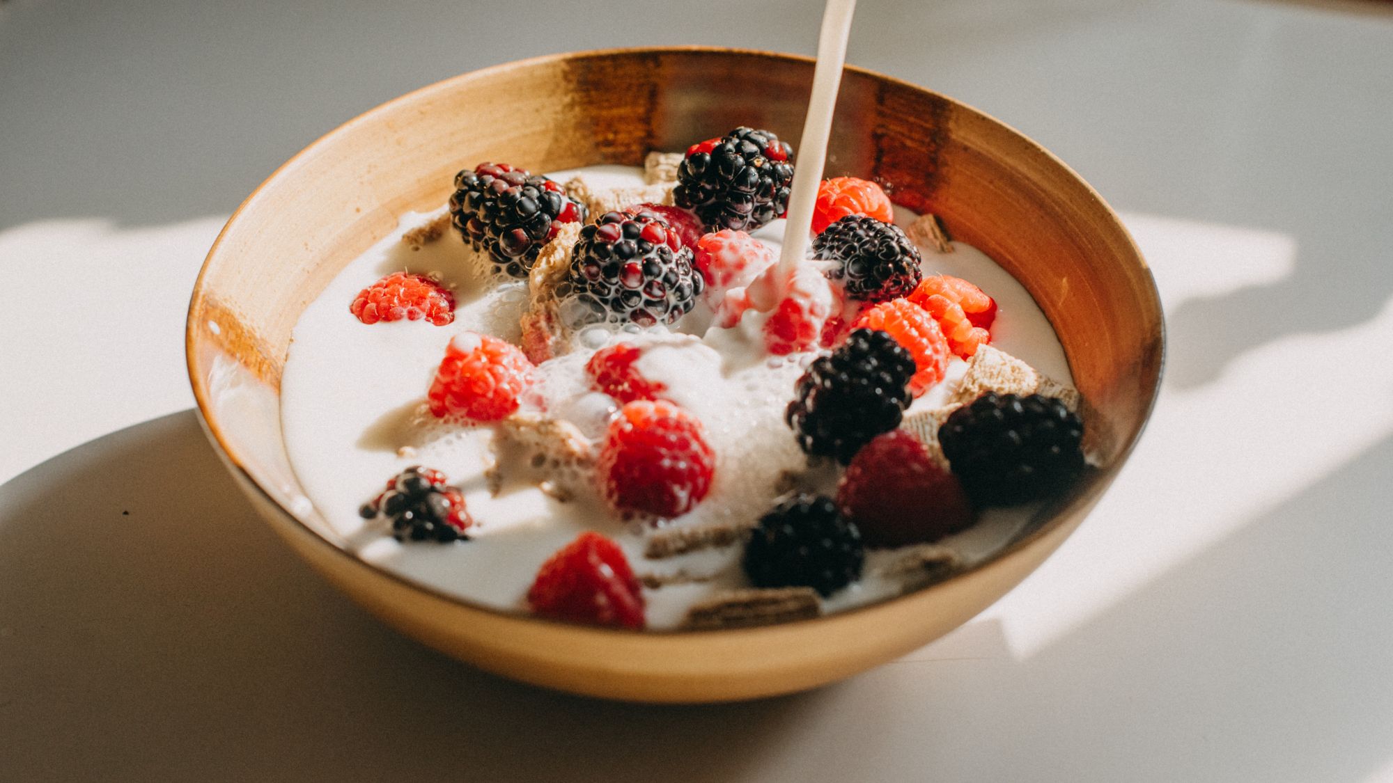 Best luteal phase snacks: A bowl of cereal and fruit
