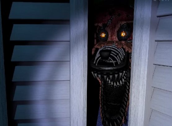What is in the FNaF 4 BOX? 