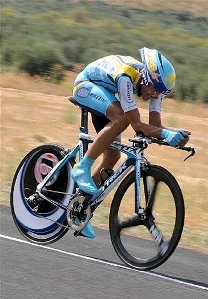 Alberto Contador (Astana) powers to a fourth place