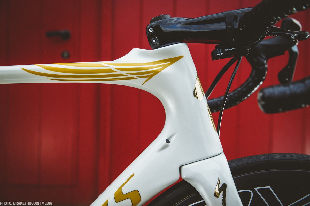 The four-wing feather tip design represents the four Roubaix victories Boonen achieved.