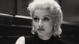 Ana de Armas as Marilyn Monroe in Blonde, black and white scene