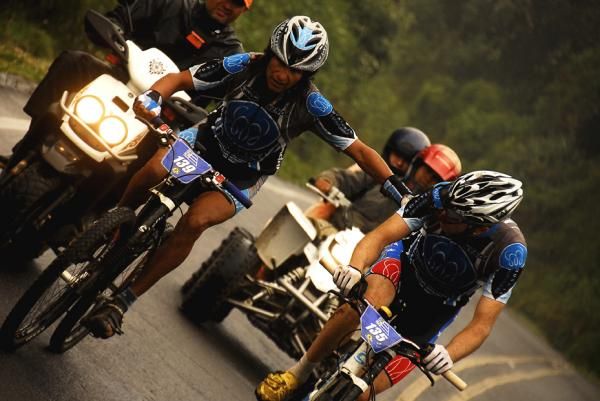 Tinker Juarez helps his team-mate up the climb.