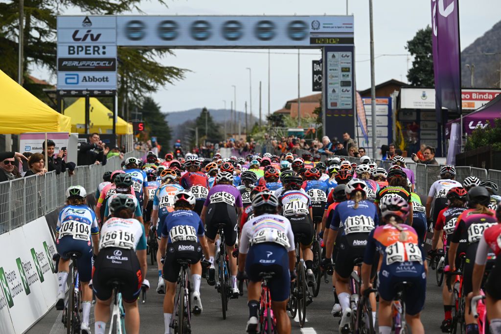 CITTIGLIO ITALY MARCH 17 A general view of the peloton competing during the 25th Trofeo Alfredo BindaComune di Cittiglio 2024 Womens Elite a 1405km one day race from Maccagno con Pino e Veddasca to Cittiglio UCIWWT on March 17 2024 in Cittiglio Italy Photo by Dario BelingheriGetty Images