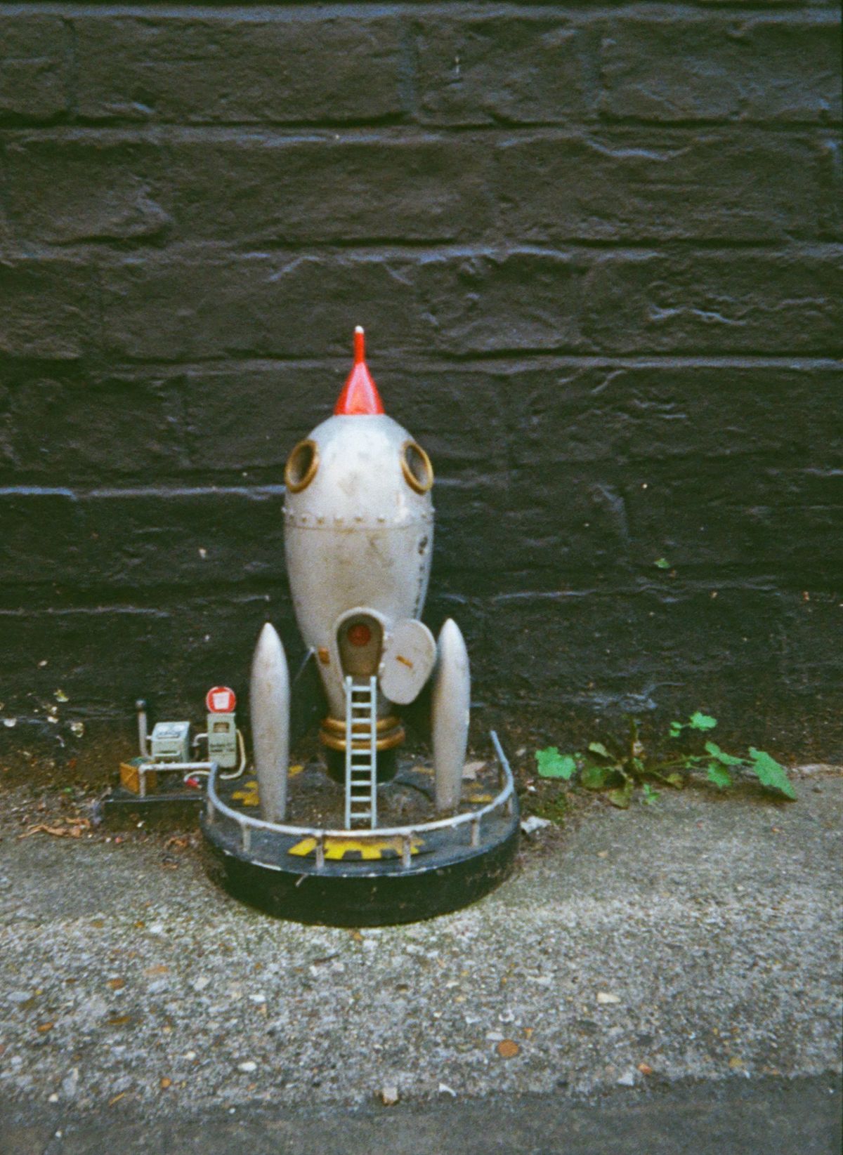 Photo of a spaceship model taken with the Kodak Ektar H35 half frame camera