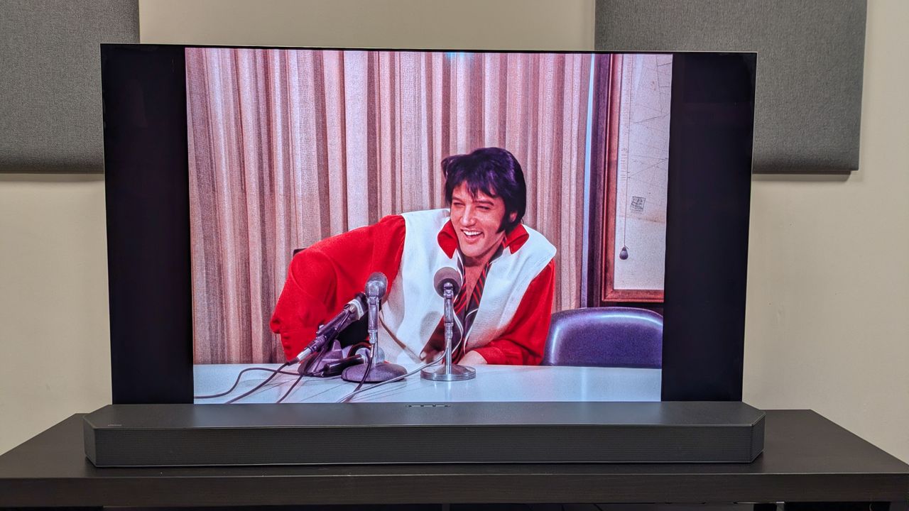 EPiC: Elvis Presley In Concert 4K Blu-ray on LG G5 showing Elvis at a press conference