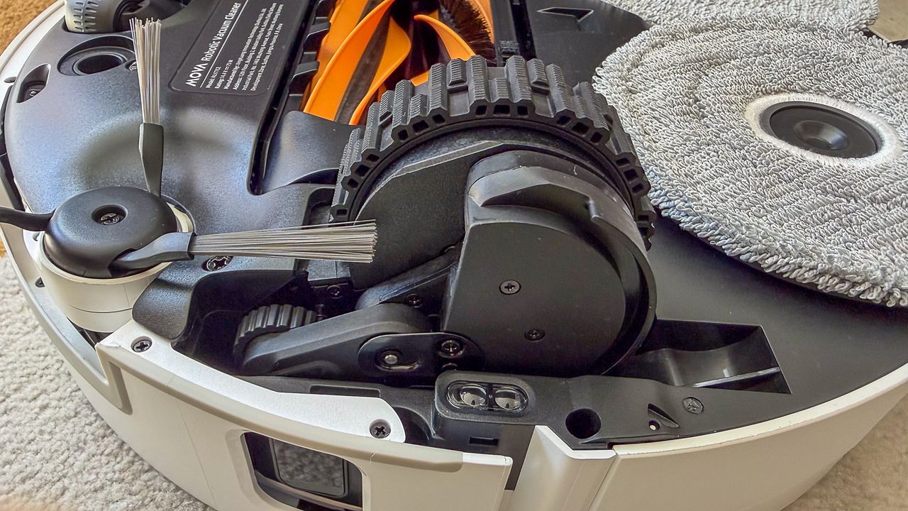 Wheels of the Mova V70 Ultra Complete robot