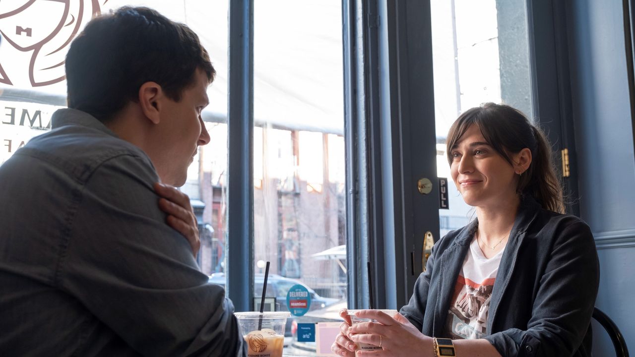 Jesse Eisenberg, Lizzy Caplan in Fleishman is in Trouble