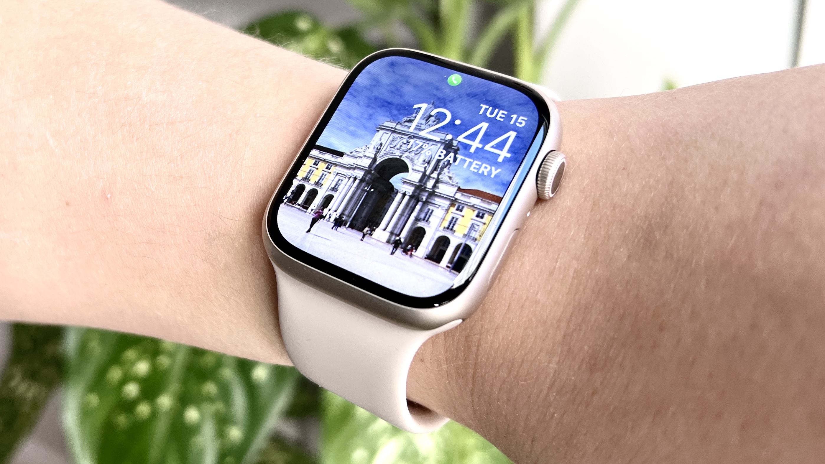 How to use a photo as an Apple Watch face