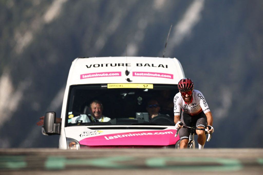 Cofidis' German rider Simon Geschke cycles to the finish line ahead of the "broom car" end-of-race vehicle during the 17th stage of the 110th edition of the Tour de France cycling race, 166 km between Saint-Gervais Mont-Blanc and Courchevel, in the French Alps, on July 19, 2023. (Photo by Anne-Christine POUJOULAT / AFP)