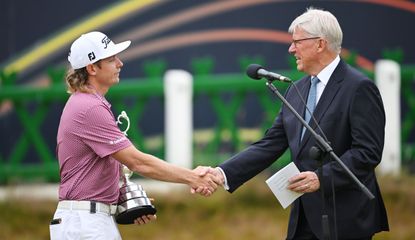 Slumbers shakes hands with Smith