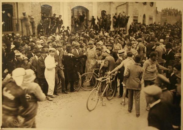 Girardengo wins in Bologna