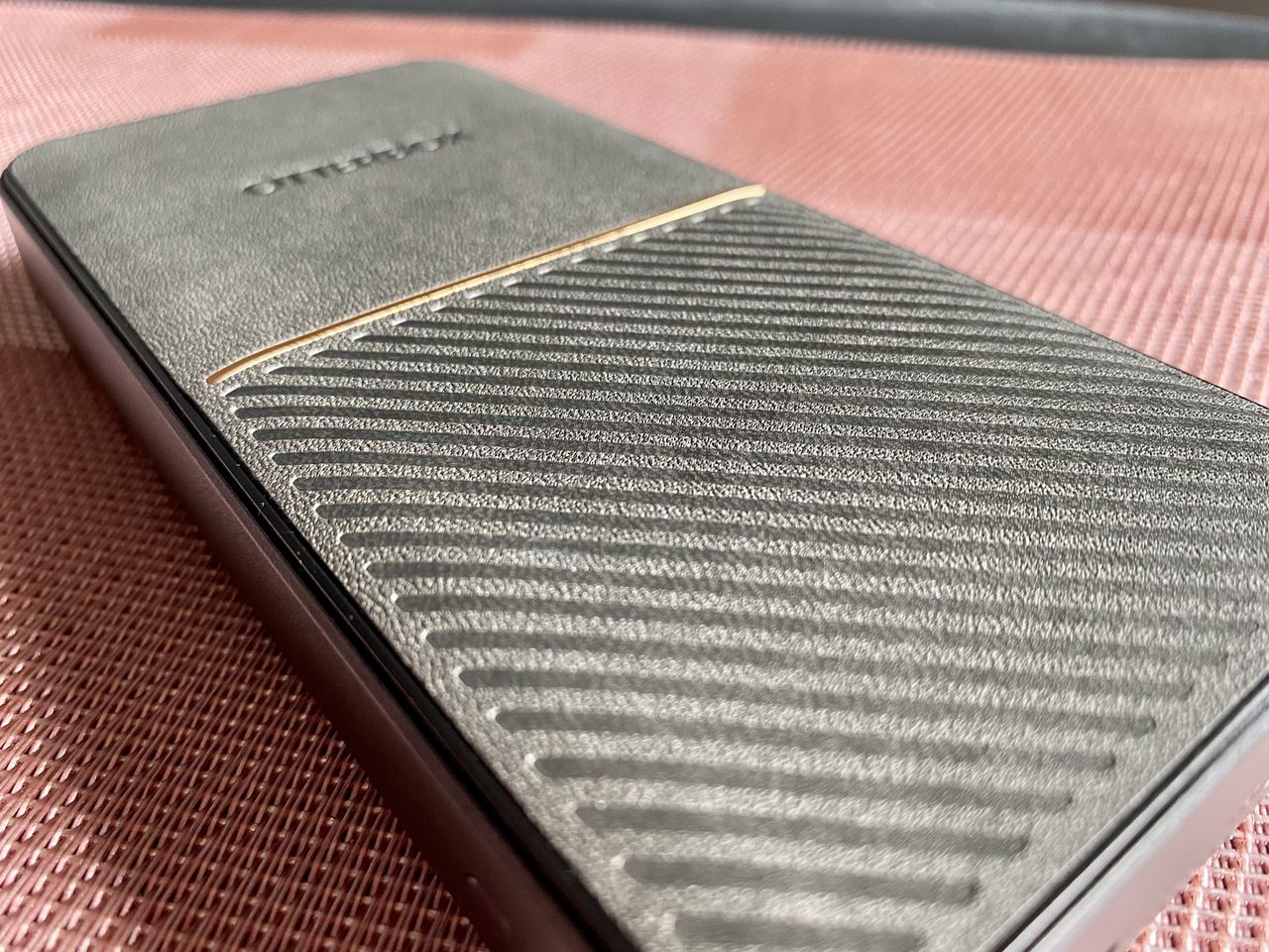 Otterbox Fast Charge Power Bank Exterior Top