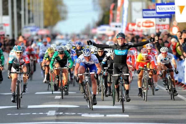 Chris Sutton topped Yauheni Hutarovich (FDJ) and Andr&eacute; Greipel (Omega Pharma-Lotto) in the field sprint finale.