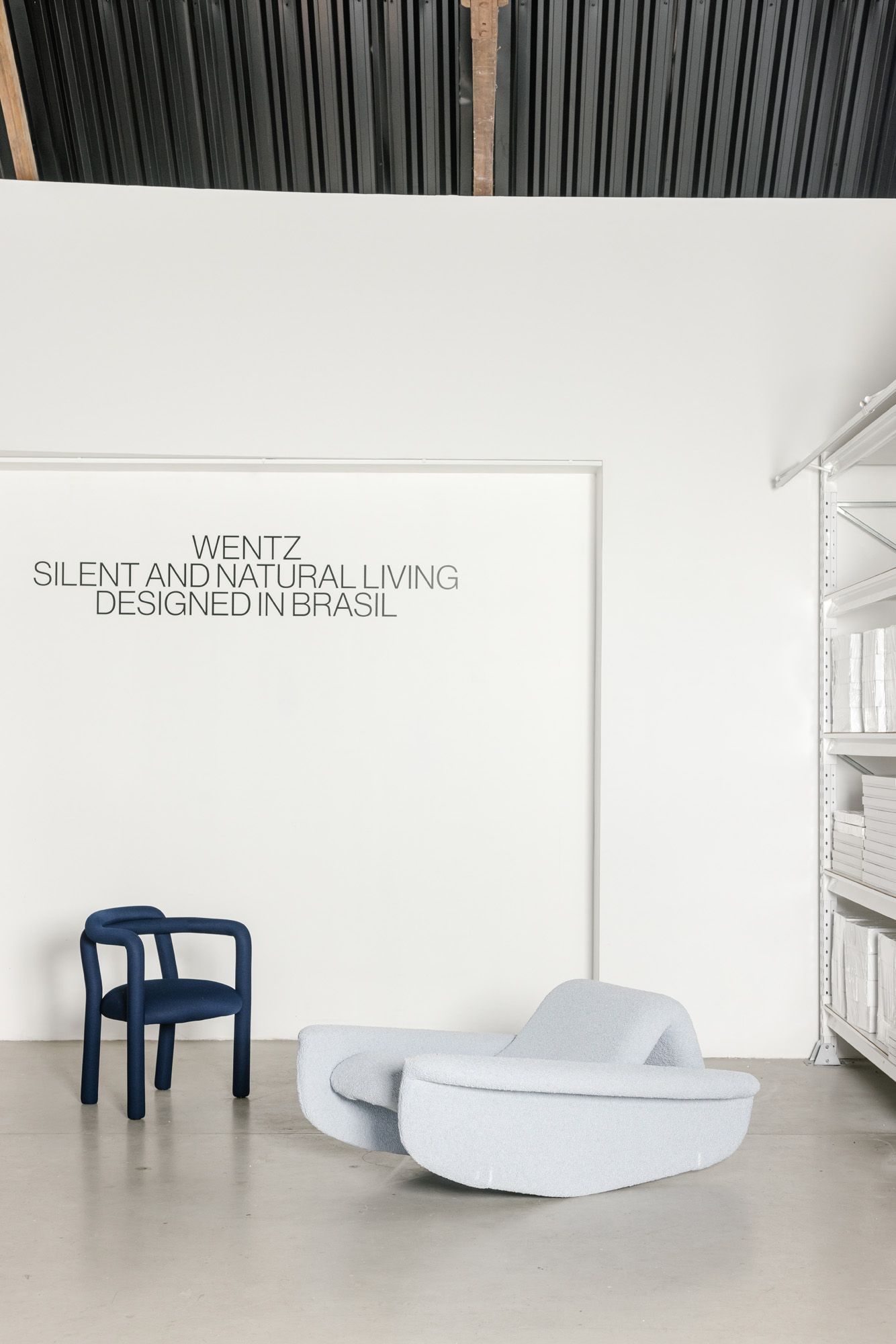 Dos sillas de la colección Wentz Mar de Guilherme Wentz