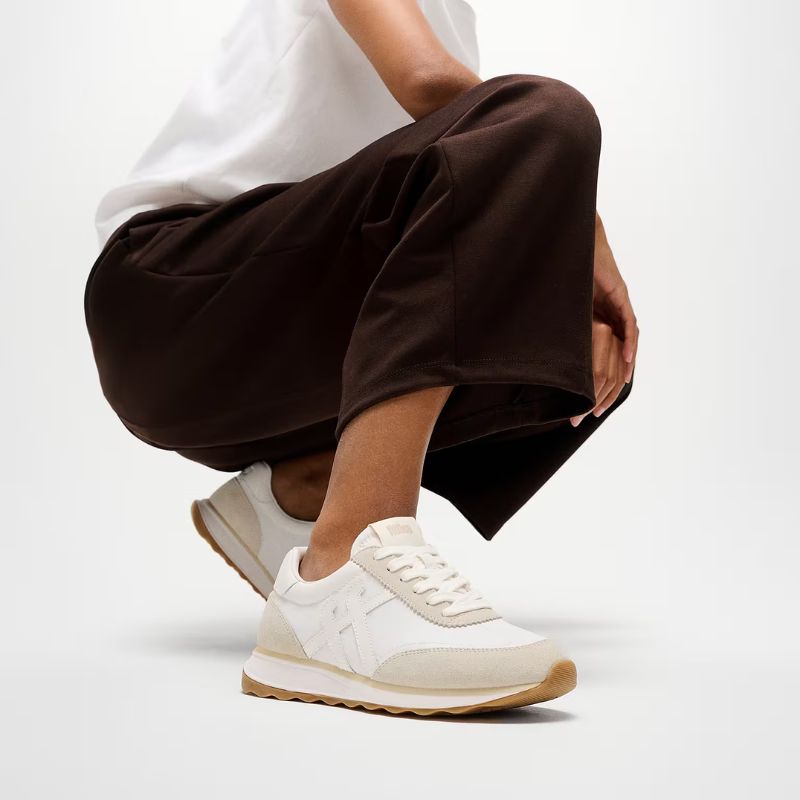 FitFlop Retro-Q trainers in white on model