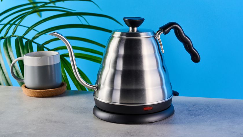 hario v60 buono gooseneck kettle, a stainless steel kettle with electric base, handle, and gooseneck spout, for specialty coffee