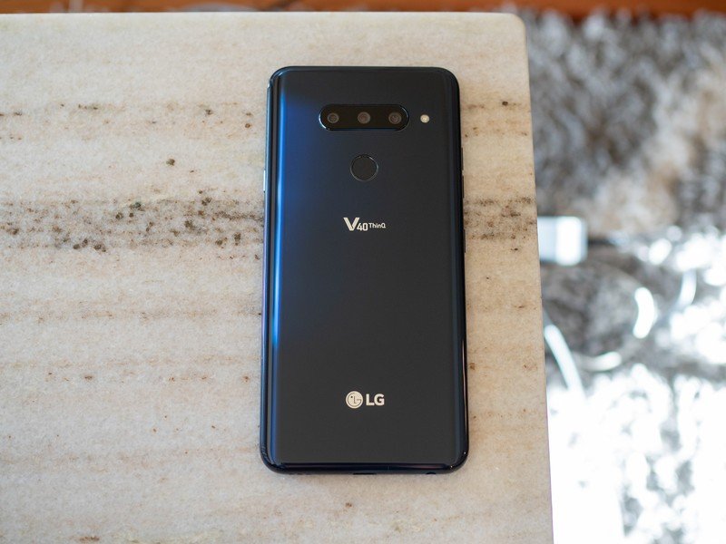 LG V40