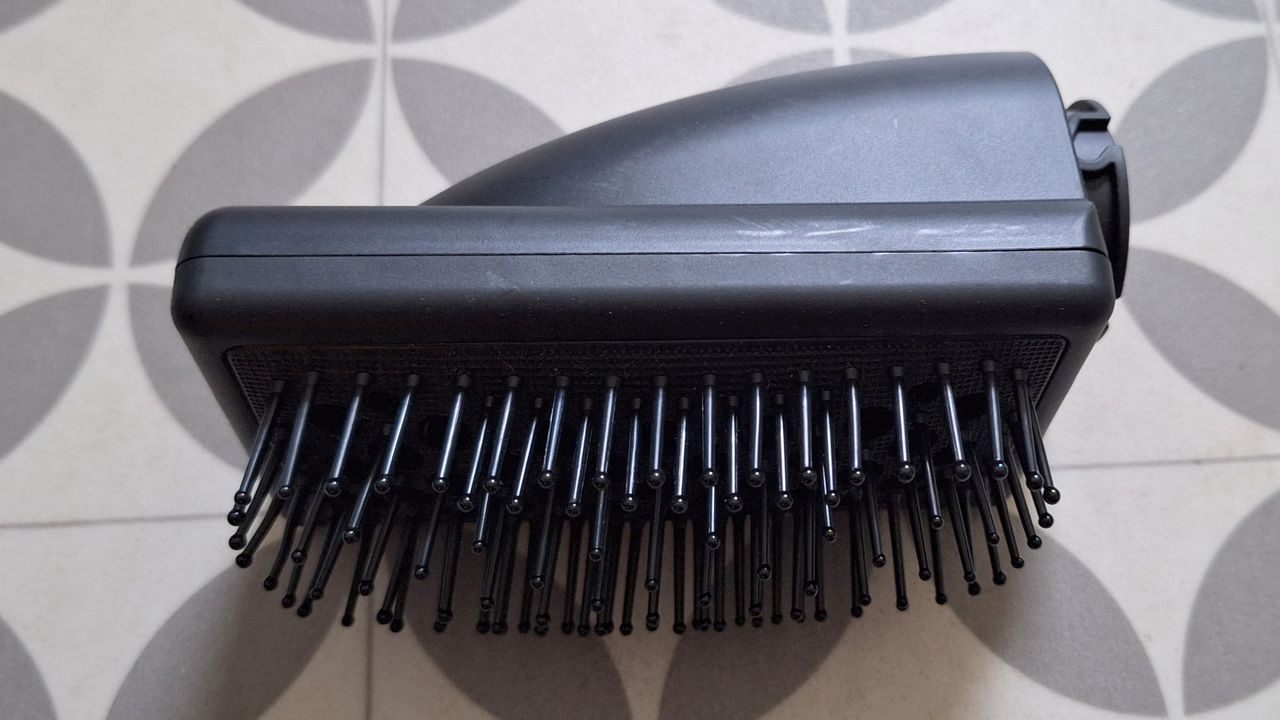 Paddle brush from Revamp Dynamic Radiance Pro styler