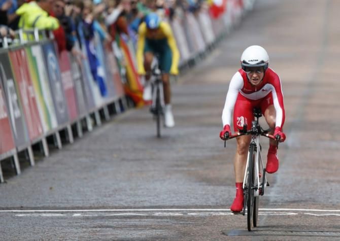 Emma Pooley (England) heads to the line
