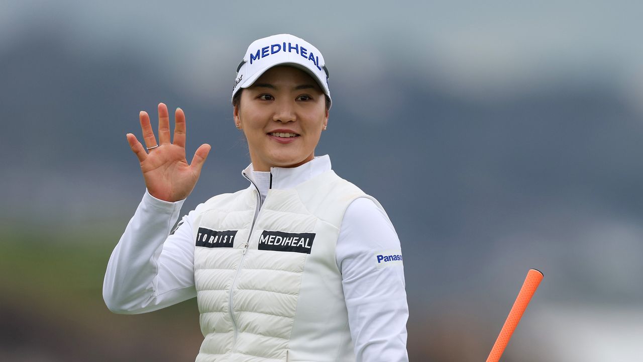 So Yeon Ryu waves at the 78th US Women&#039;s Open