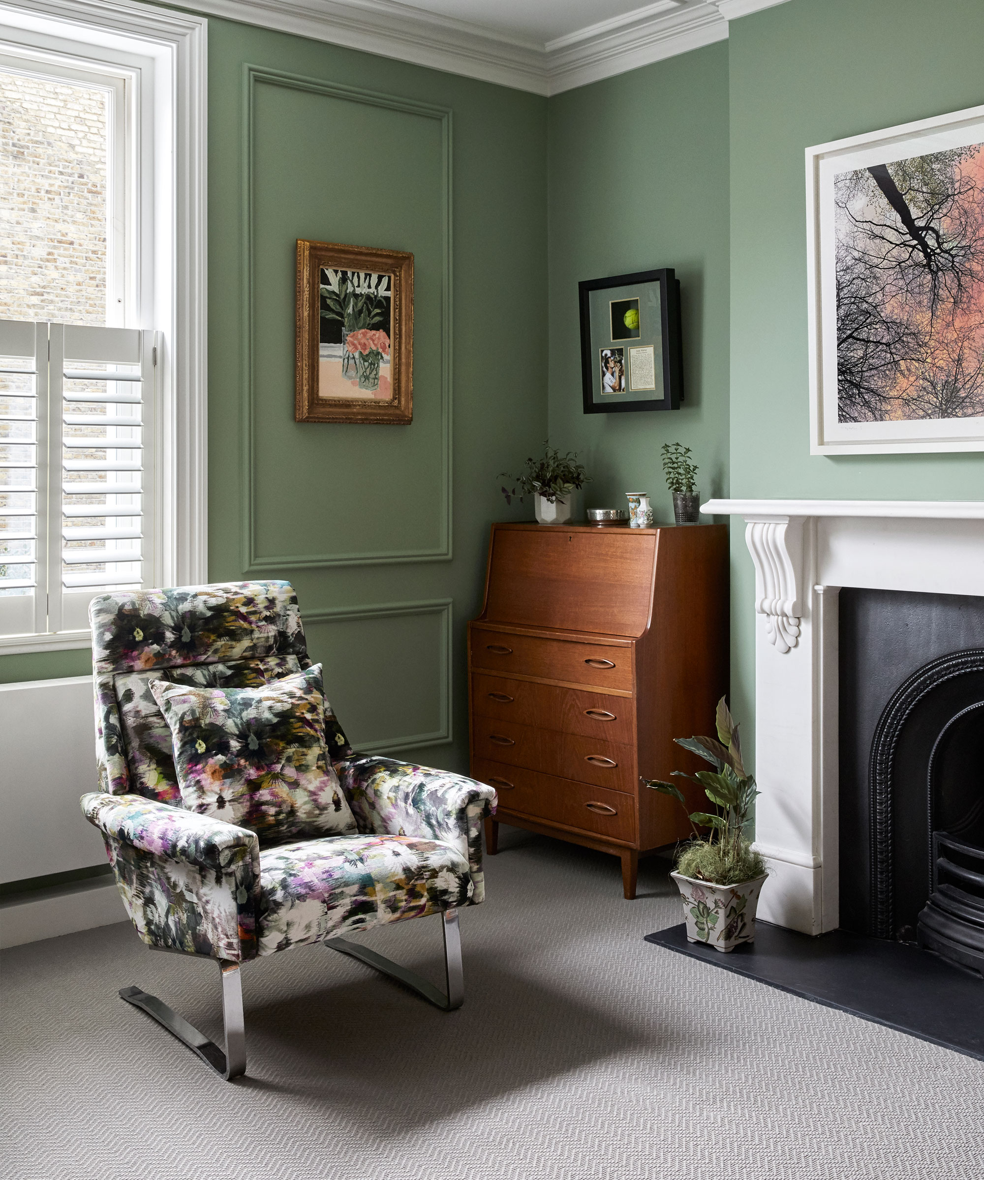 Living room carpet with green walls