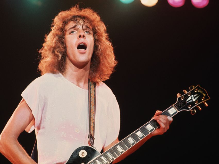 Frampton on stage with his 1954 Les Paul Custom in 1979