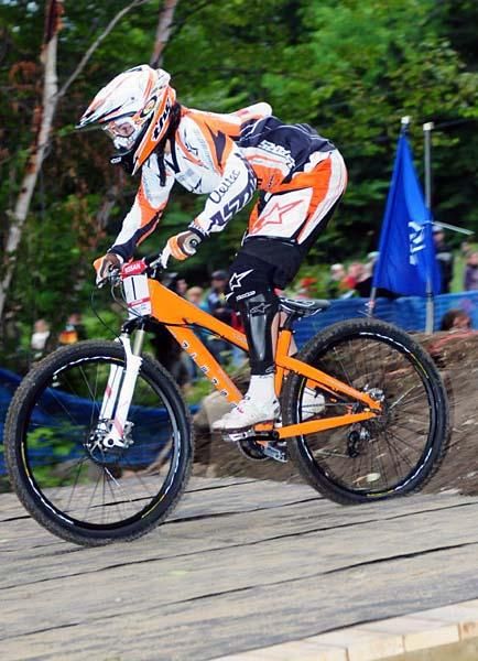 Anneke Beerten (Suspension Center) races to victory