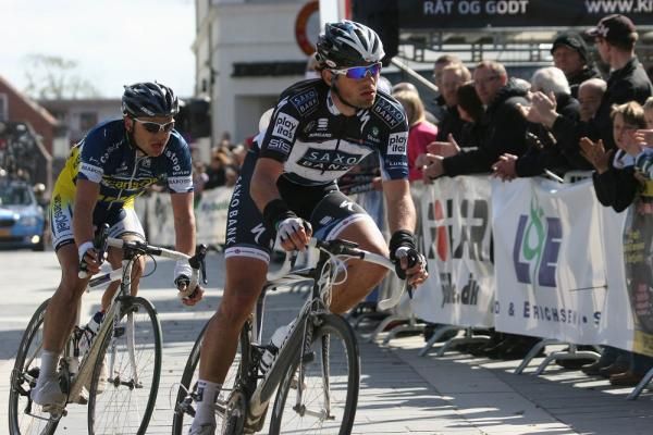 Alex Rasmussen (Saxo Bank) leads through a corner
