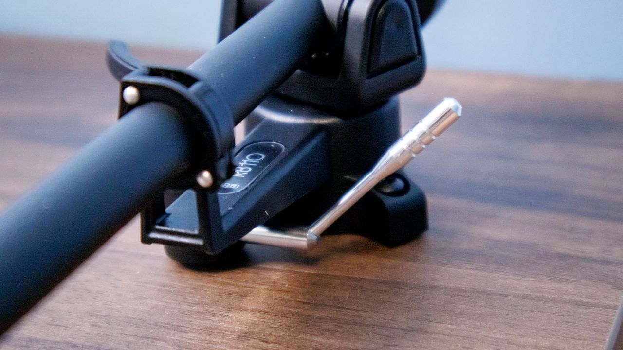 a closeup of the lift arm mechanism of the Rega Planar 1 Plus turntable