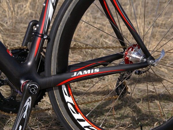 Asymmetrical chain stays are used to better combat drivetrain forces.