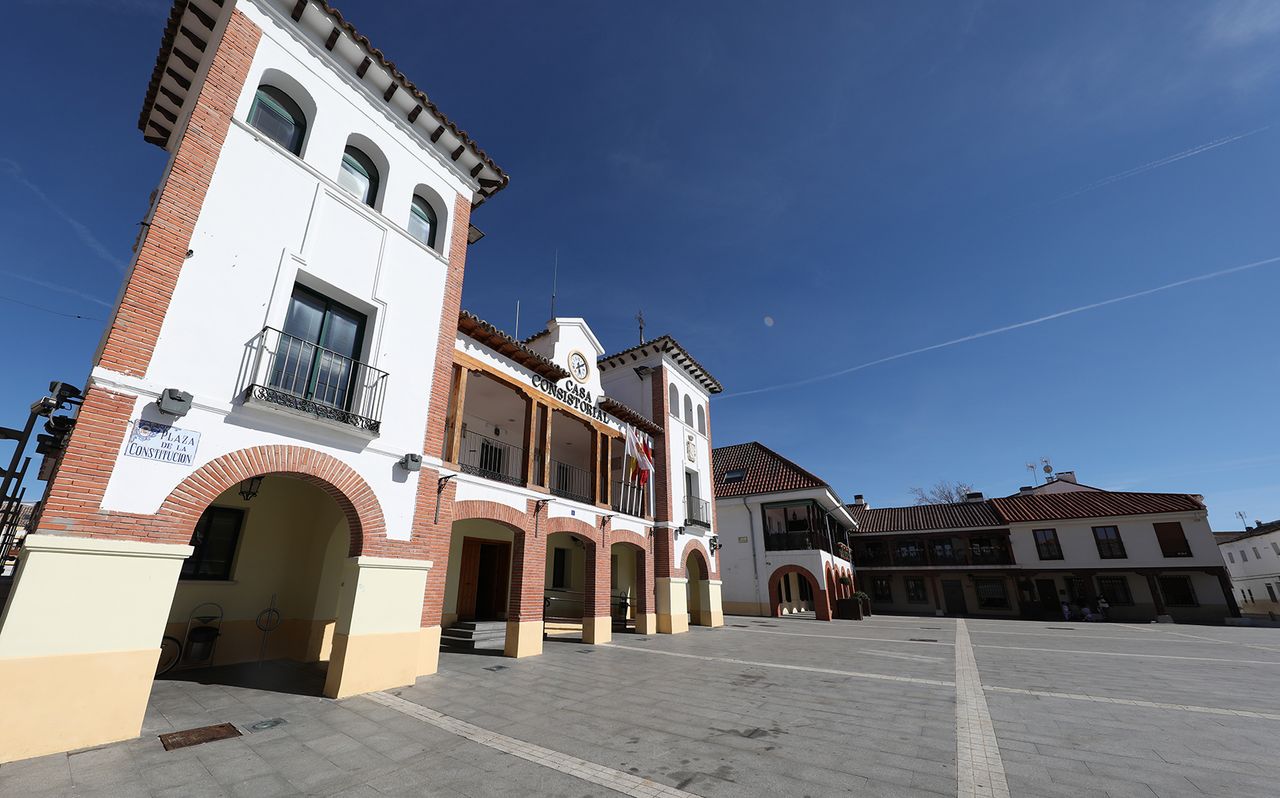 Pinto's town hall