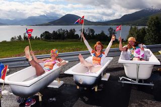 Fans in baths at the Arctic Race of Norway