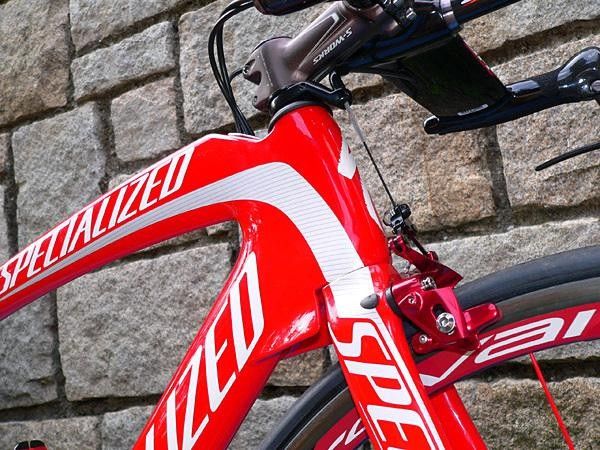 The raised top tube looks a bit unusual but is said to help smooth airflow coming off the back of the stem.