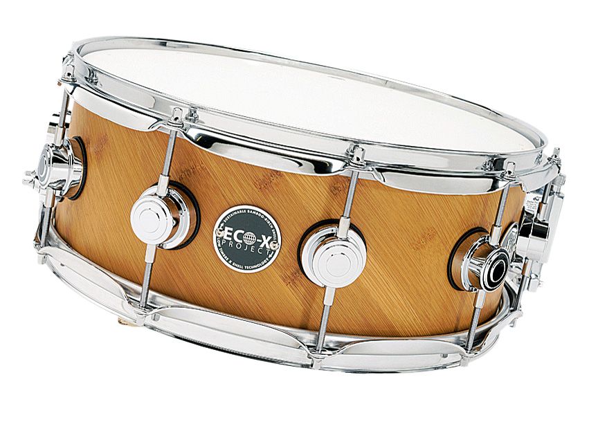 The snare delivers a crisp response and an open, big sound with a depth resulting from the 60 degree bearing edges