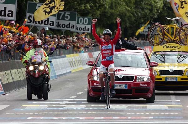 Stefano Garzelli (Acqua &amp; Sapone-Caff&egrave; Mokambo) wins solo.