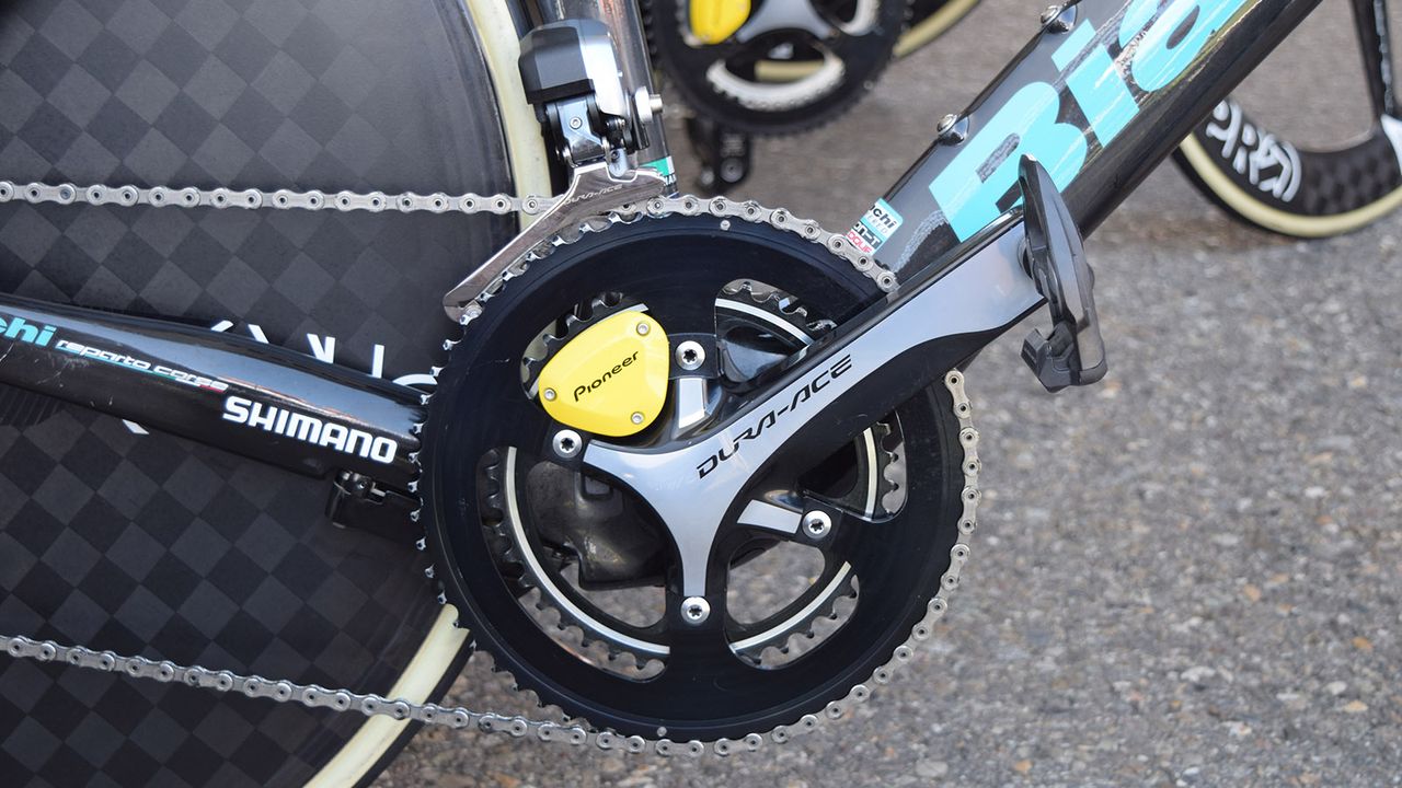 Another massive chainring on display, this time on a LottoNL-Jumbo Bianchi