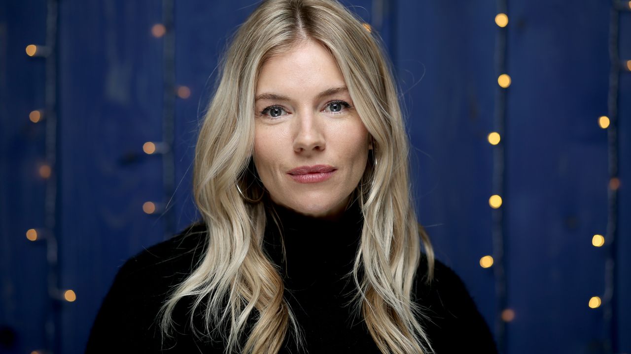 Sienna Miller attends the &quot;Horizon: An American Saga&quot; Photocall at the 77th annual Cannes Film Festival at Palais des Festivals on May 19, 2024 in Cannes, France. 