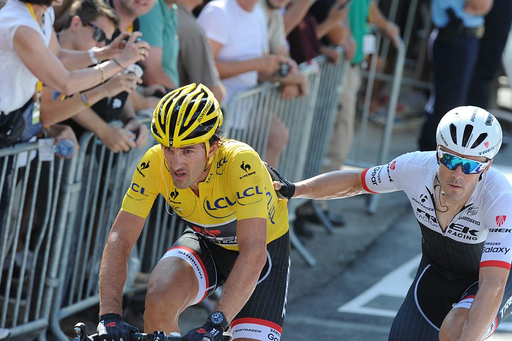 Markel Irizar helps Fabian Cancellara across the line