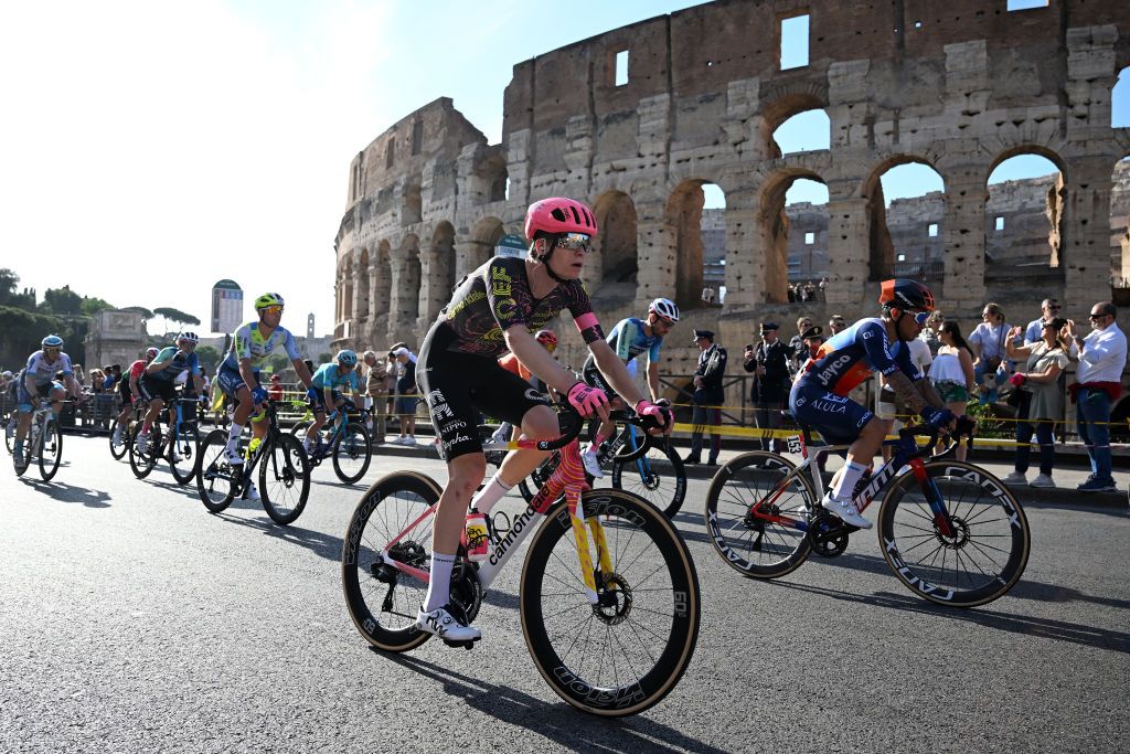 ROME ITALY MAY 26 LR Georg Steinhauser of Germany and Team EF Education EasyPost Caleb Ewan of Australia and Team Jayco AlUla and a general view of the peloton competing close to The Colosseum during the 107th Giro dItalia 2024 Stage 21 a 125km stage from Rome to Rome UCIWT on May 26 2024 in Rome Italy Photo by Dario BelingheriGetty Images