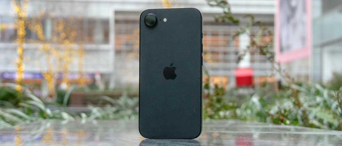 iPhone 16e review.