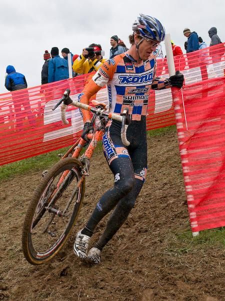 Like many riders, Barry Wicks (Kona) used the fence poll to help change his direction.