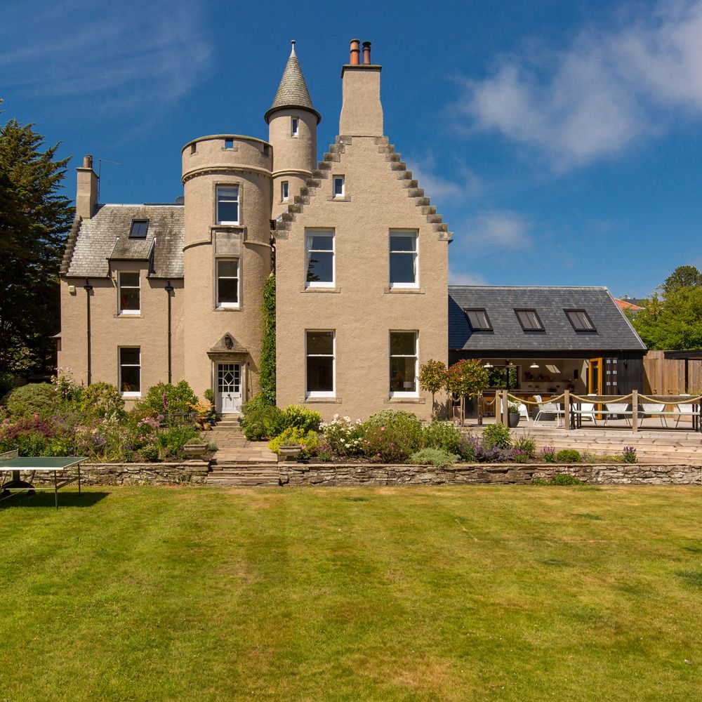 Enjoy a tour around this stunning Arts and Crafts house in Scotland